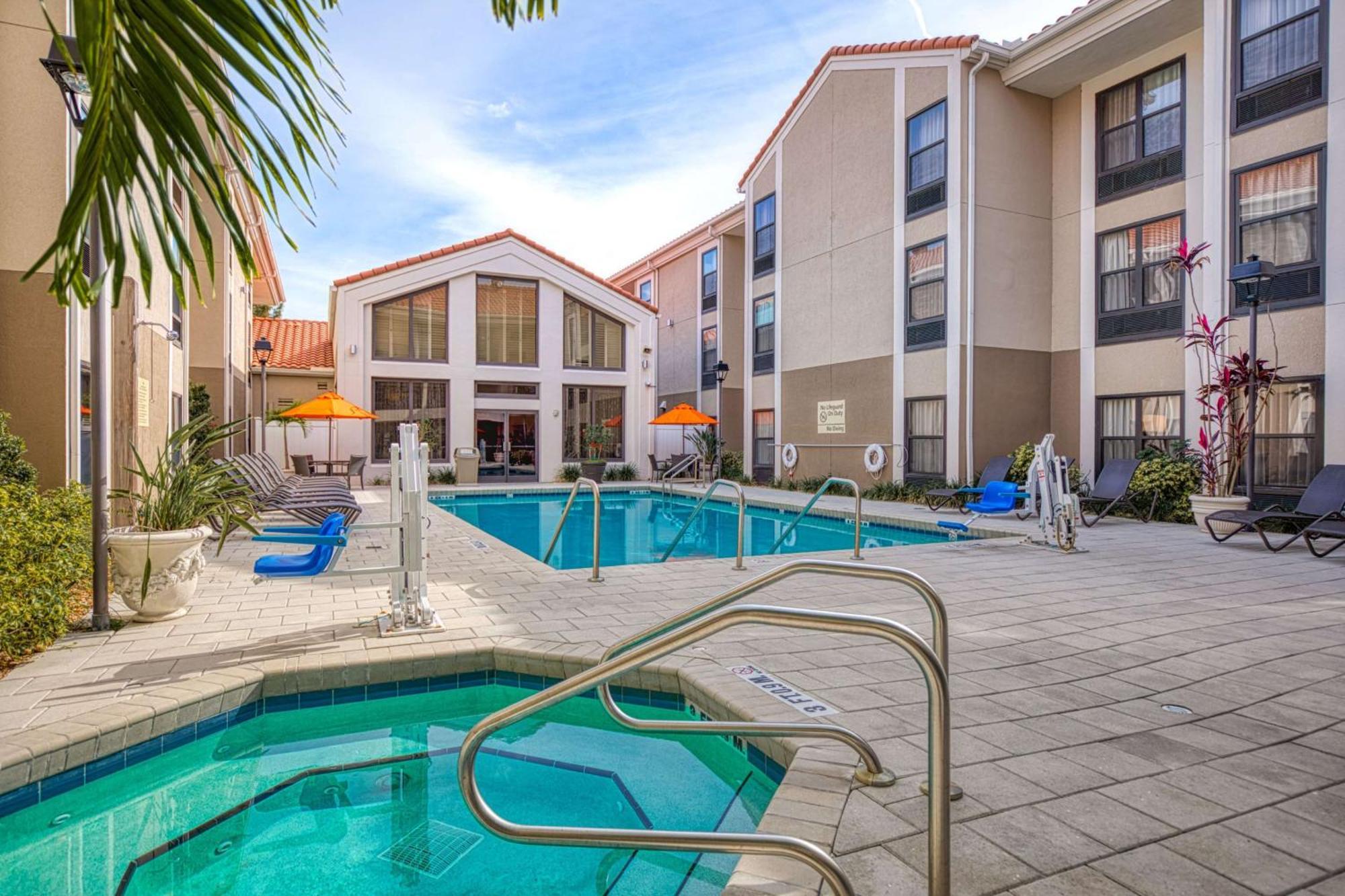 Hampton Inn & Suites Orlando-East Ucf Exterior photo